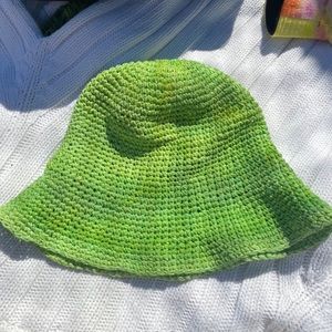 Perfect green bucket hat. One size.
